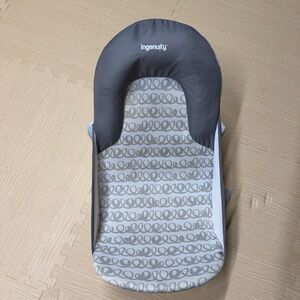 Ingenuity Gray Baby Bath Seat